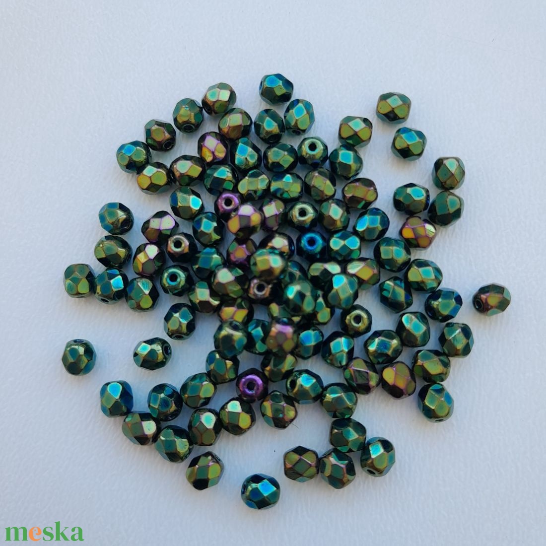 Cseh csiszolt üveggyöngy - 4mm - 100 db / csomag - szivárványos zöld - kellékek & szerszámok - gyöngyfűzés kellékek - üveggyöngy - Meska.hu