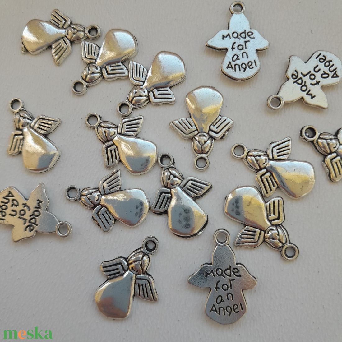 Fém medál - 18x13mm - angyalka - 10 db / csomag - antik ezüst szín - kellékek & szerszámok - ékszerkellék - medál csomag - Meska.hu Fém medál - 18x13mm - angyalka - 10 db / csomag - antik ezüst szín - kellékek & szerszámok - ékszerkellék - medál csomag - Meska.hu
