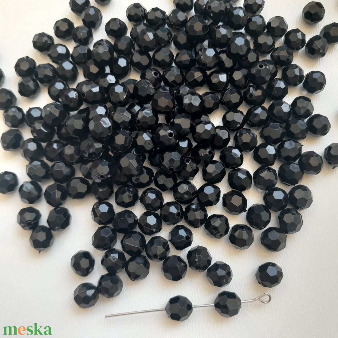 Akrilgyöngy - 8mm - 100 db / csomag - fekete - kellékek & szerszámok - gyöngyfűzés kellékek - műanyag gyöngy - Meska.hu Akrilgyöngy - 8mm - 100 db / csomag - fekete - kellékek & szerszámok - gyöngyfűzés kellékek - műanyag gyöngy - Meska.hu