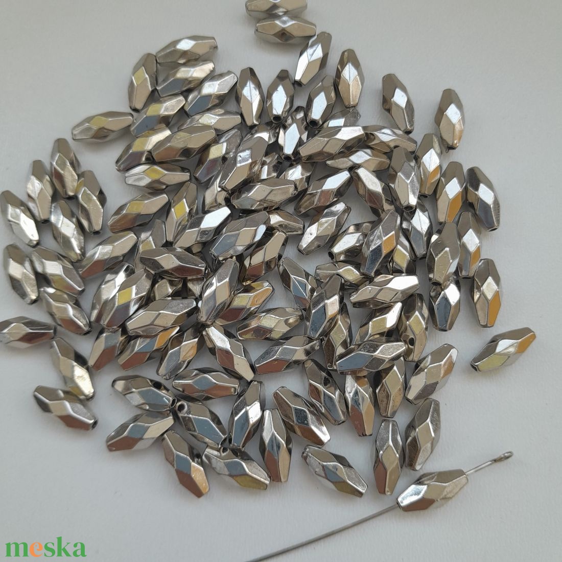 Akrilgyöngy - 12x6mm - fényes szürke- választható kiszerelés - kellékek & szerszámok - gyöngyfűzés kellékek - műanyag gyöngy - Meska.hu