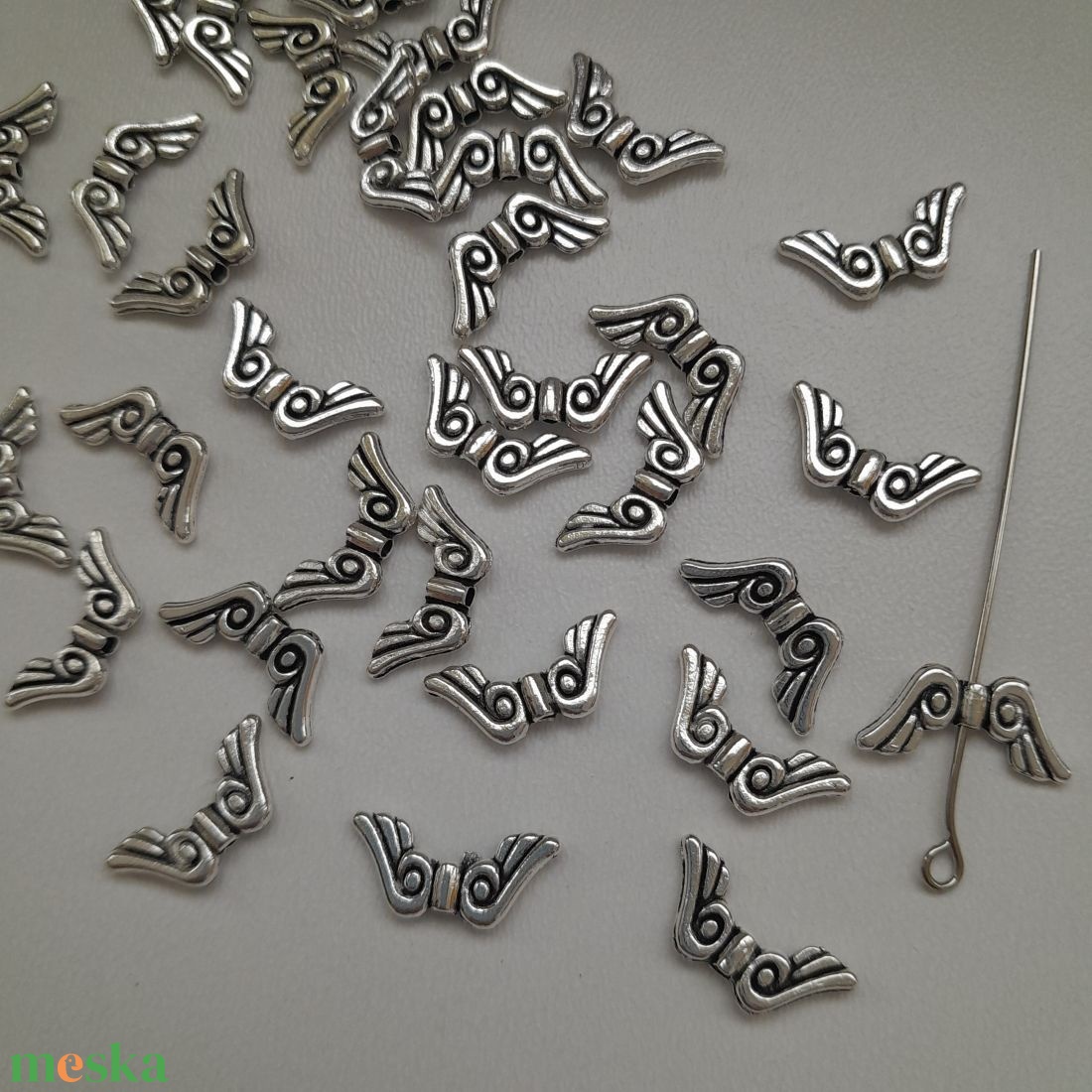 Fém angyalszárny köztes - 16x7mm - antik ezüst szín - választható kiszerelés - kellékek & szerszámok - ékszerkellék - charmok - Meska.hu