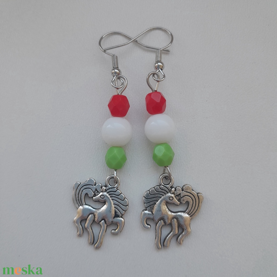 Nemzeti színű fülbevaló - ló - ékszer - fülbevaló - lógó fülbevaló - Meska.hu