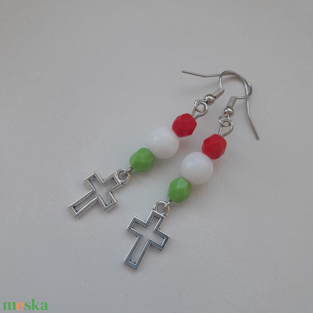 Nemzeti színű fülbevaló - kereszt - ékszer - fülbevaló - lógó fülbevaló - Meska.hu