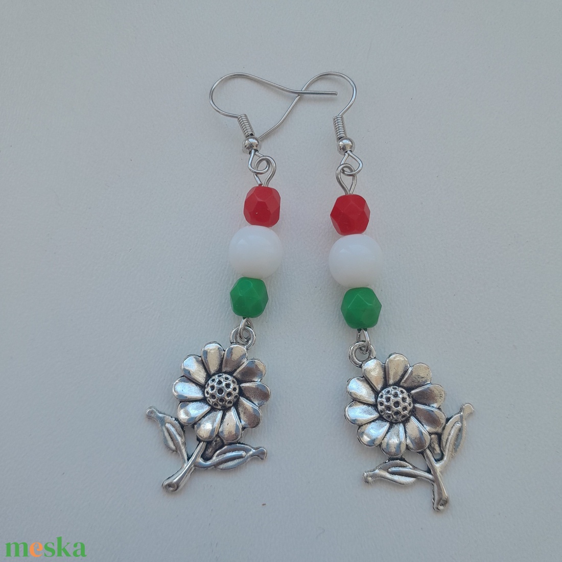 Nemzeti színű fülbevaló - napraforgó - ékszer - fülbevaló - lógó fülbevaló - Meska.hu