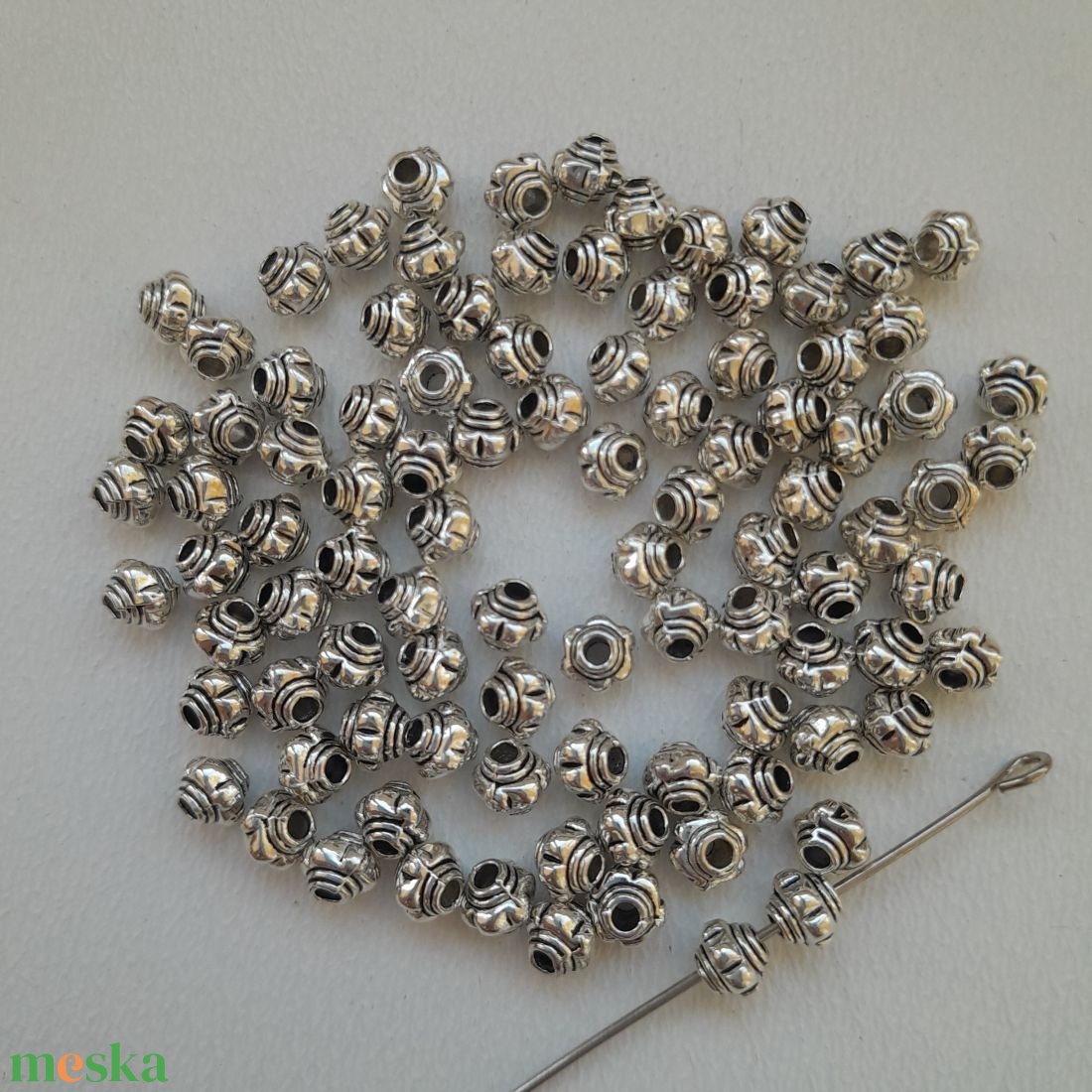 Fém köztes - 5x4mm - 40 db / csomag - antik ezüst szín - kellékek & szerszámok - gyöngyfűzés kellékek - egyéb alkatrész - Meska.hu