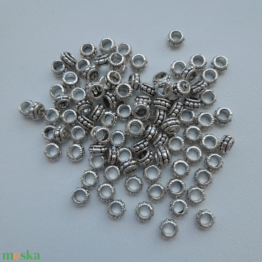Fém köztes - 5x3mm - 40 db / csomag - antik ezüst szín - kellékek & szerszámok - gyöngyfűzés kellékek - egyéb alkatrész - Meska.hu