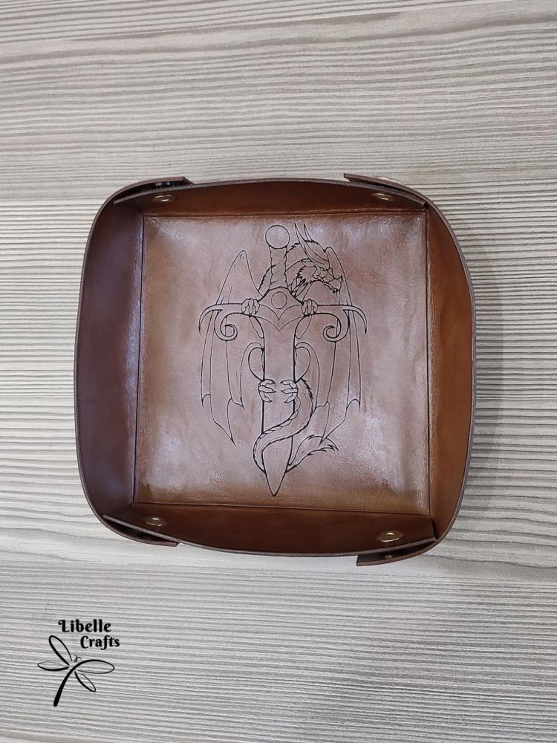 Sárkány mintás kockadobó tálca - 4 - játék & sport - szerepjáték - Meska.hu