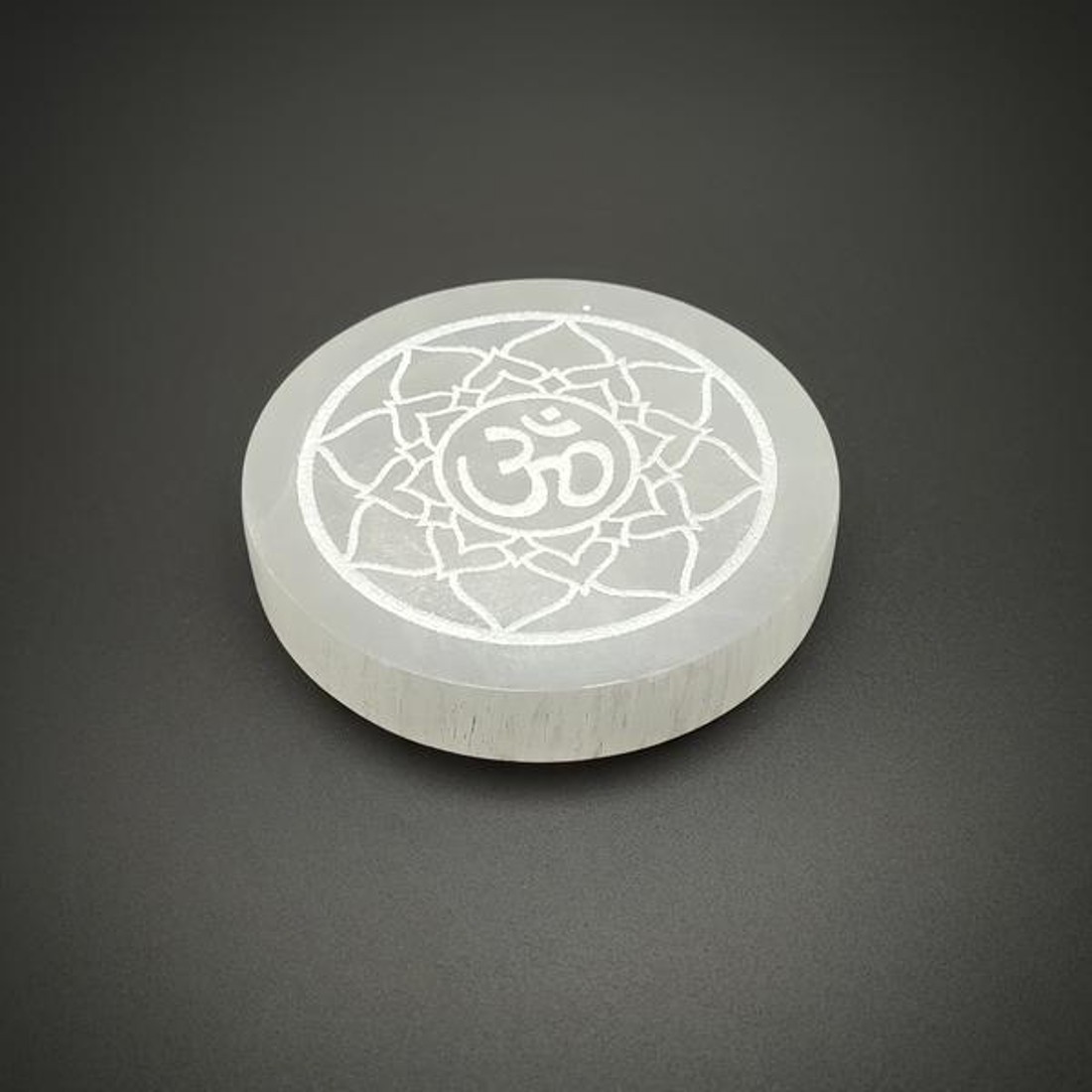 Szelenit korong om mandala kör 8-9cm - kellékek & szerszámok - ásvány alapanyag - szelenit korong - Meska.hu Szelenit korong om mandala kör 8-9cm - kellékek & szerszámok - ásvány alapanyag - szelenit korong - Meska.hu