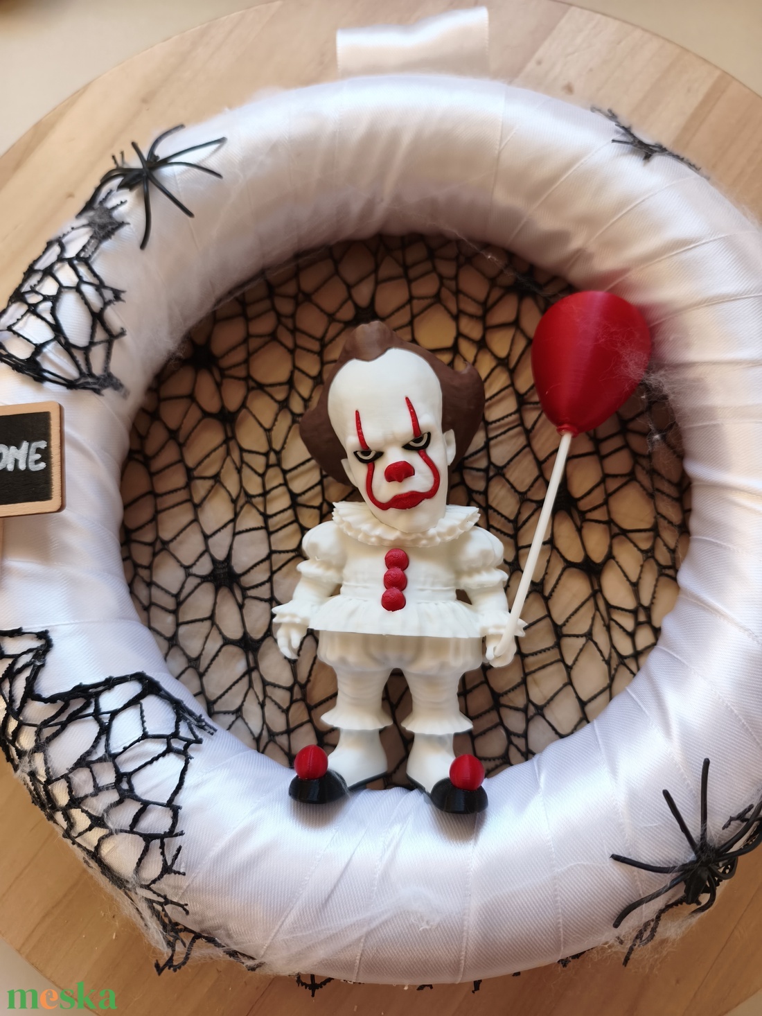 AZ, a bohóc-kopogtató - otthon & életmód - dekoráció - halloween - halloweeni ajtódíszek és ablakdíszek - Meska.hu
