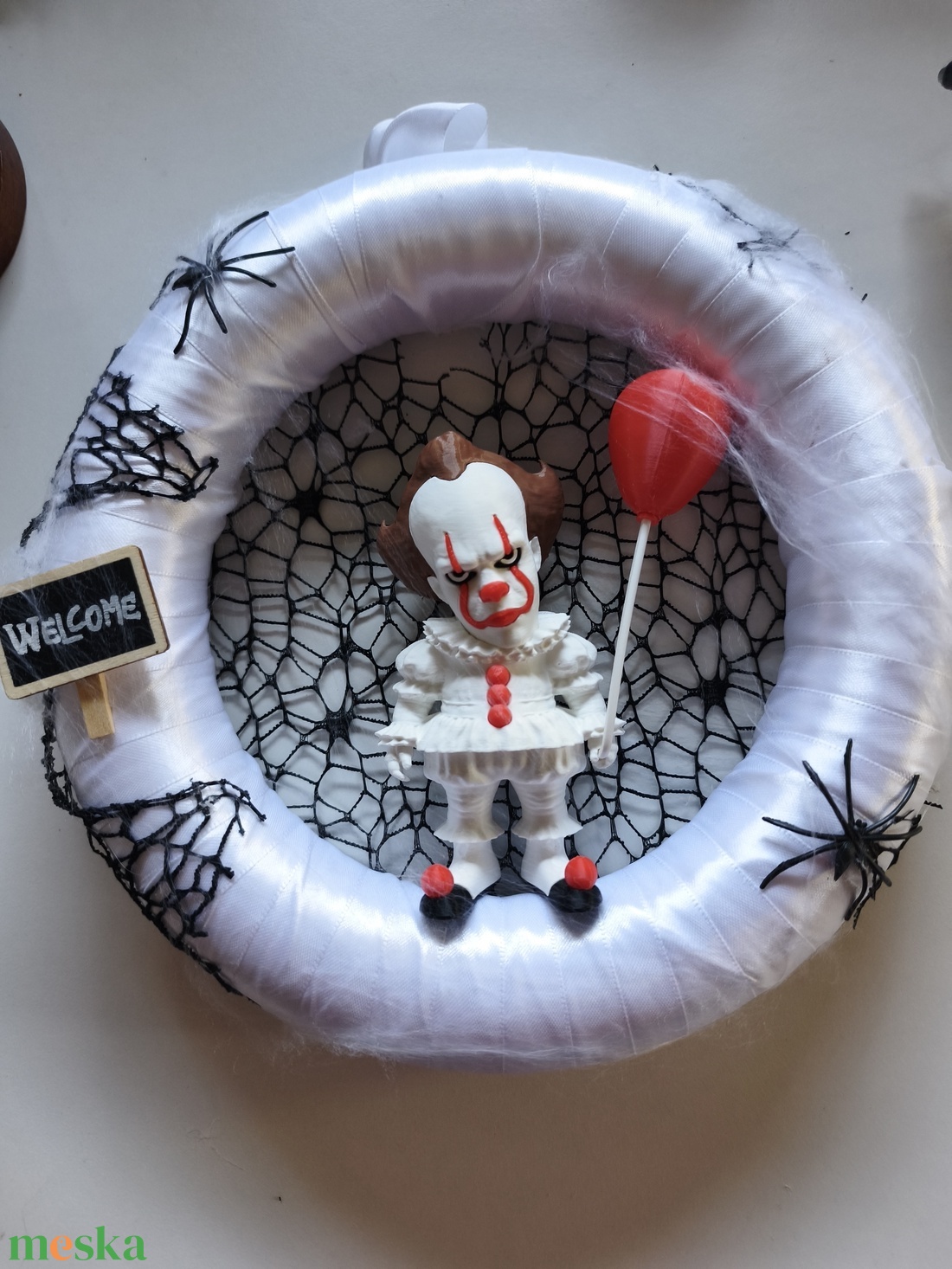 AZ, a bohóc-kopogtató - otthon & életmód - dekoráció - halloween - halloweeni ajtódíszek és ablakdíszek - Meska.hu