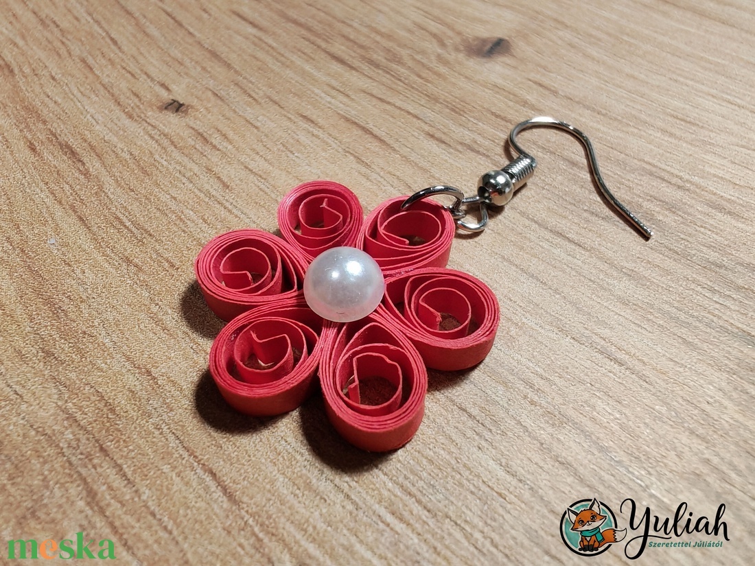 Piros virágos lógós papír fülbevaló választható díszkővel - quilling ékszer, könnyű fülbevaló - Csodaszép álom - ékszer - fülbevaló - lógó fülbevaló - Meska.hu