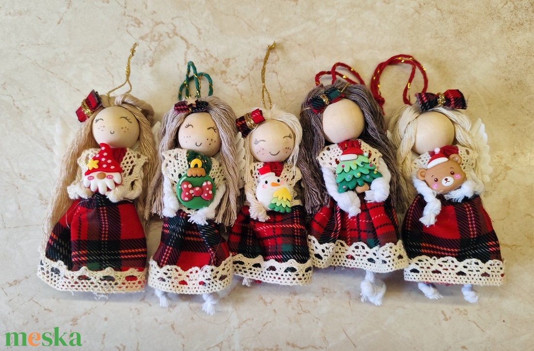 Kockás ruhás angyalkak - karácsony - karácsonyi lakásdekoráció - karácsonyfadíszek - Meska.hu Kockás ruhás angyalkak - karácsony - karácsonyi lakásdekoráció - karácsonyfadíszek - Meska.hu