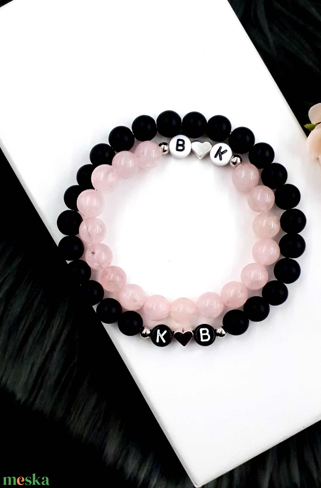Közös szerelmi páros karkötő ásványgyöngyökből betűvel - ékszer - karkötő - gyöngyös karkötő - Meska.hu