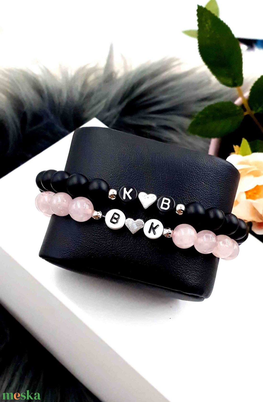Közös szerelmi páros karkötő ásványgyöngyökből betűvel - ékszer - karkötő - gyöngyös karkötő - Meska.hu