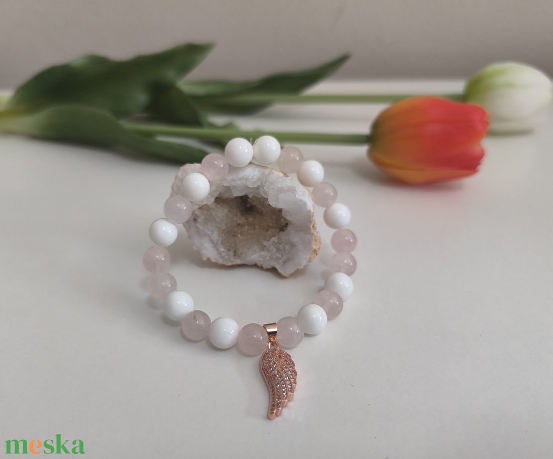 Rózsakvarc és Kagylóhéj ásványkarkötő Rosegold színű angyalszárnnyal díszítve  - ékszer - karkötő - ásványkarkötő - Meska.hu
