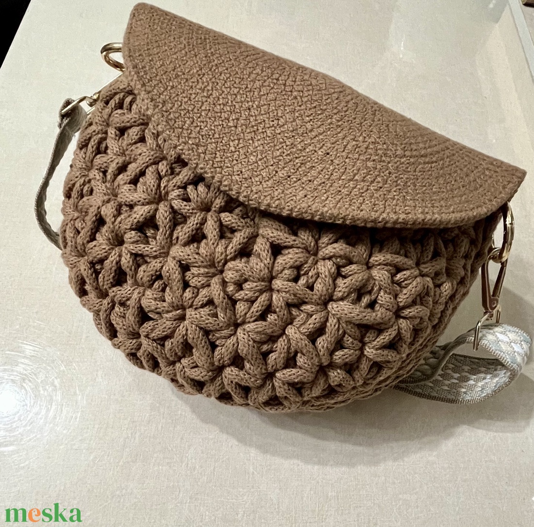 Jázmin mintás crossbody - táska & tok - kézitáska & válltáska - válltáska - Meska.hu Jázmin mintás crossbody - táska & tok - kézitáska & válltáska - válltáska - Meska.hu