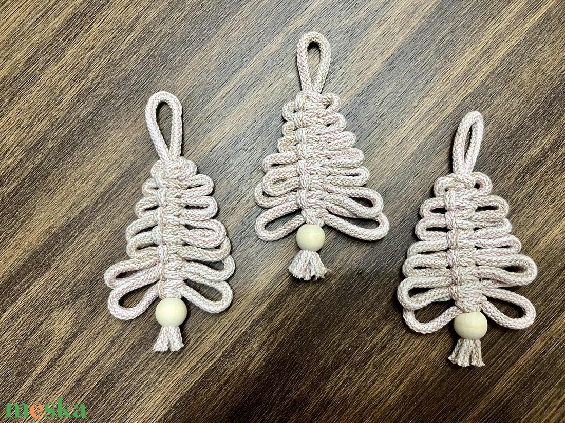 Horgolt karácsonyfadísz - karácsony - karácsonyi lakásdekoráció - karácsonyfadíszek - Meska.hu