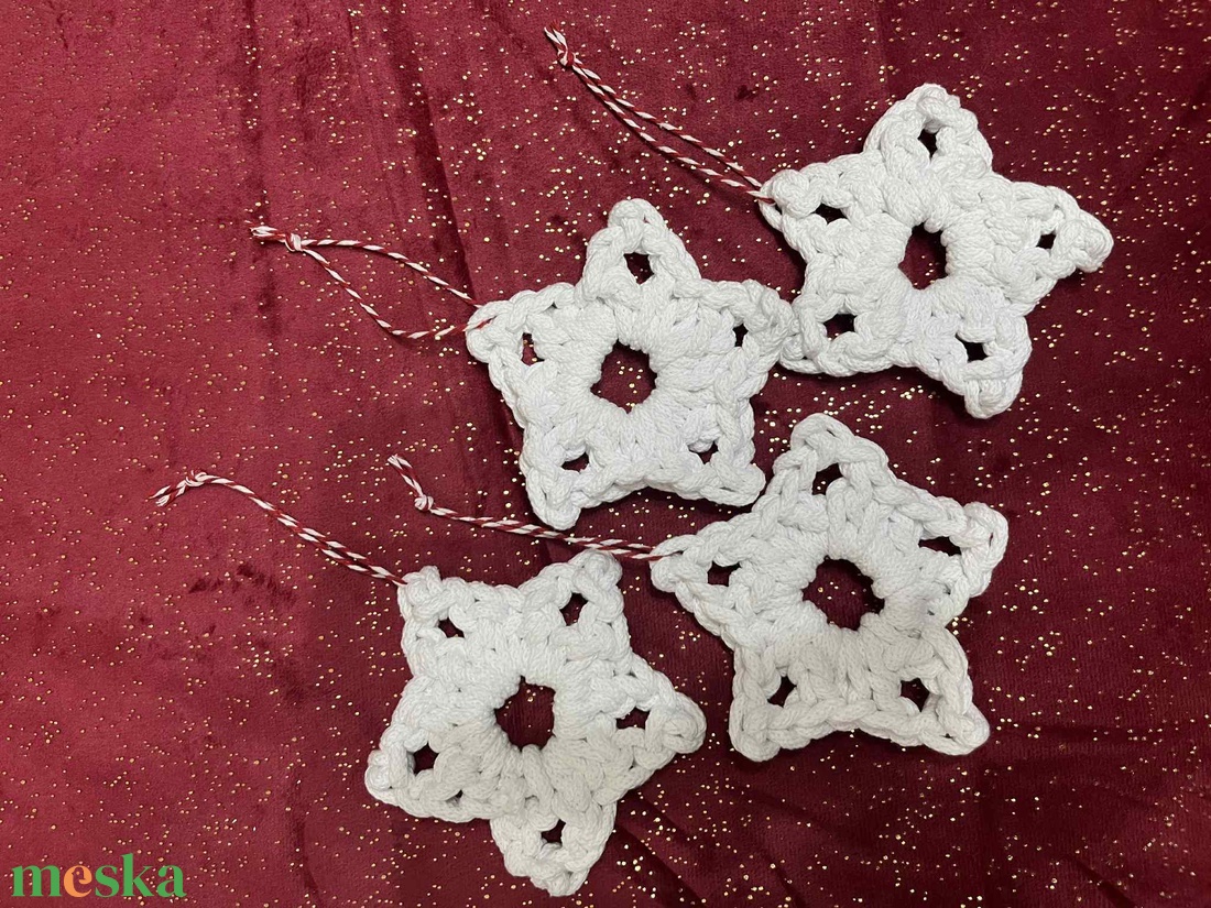 Horgolt karácsonyfadísz - karácsony - karácsonyi lakásdekoráció - karácsonyfadíszek - Meska.hu