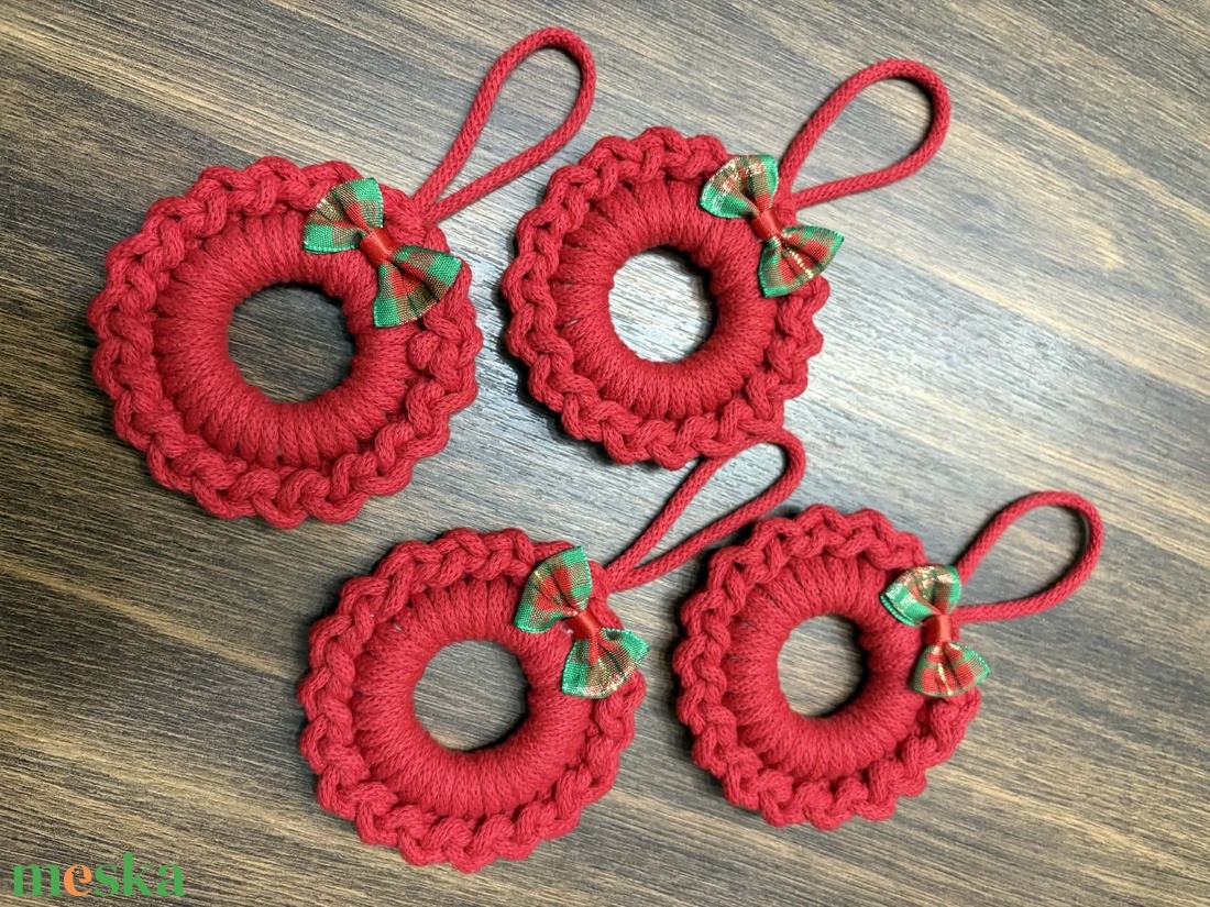 Horgolt karácsonyfadísz - karácsony - karácsonyi lakásdekoráció - karácsonyfadíszek - Meska.hu