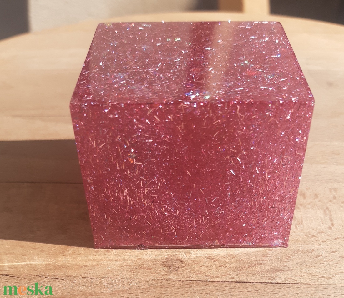 Műgyanta díszkocka - otthon & életmód - dekoráció - dísztárgy - Meska.hu