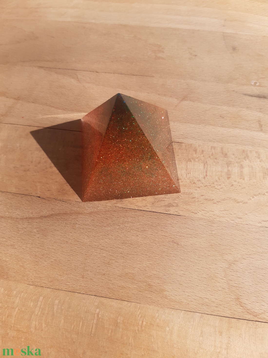 Műgyanta díszpiramis - otthon & életmód - dekoráció - dísztárgy - Meska.hu