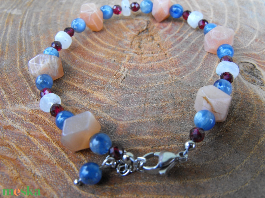 Kianit, napkő, holdkő, gránát karkötő - ékszer - karkötő - ásványkarkötő - Meska.hu