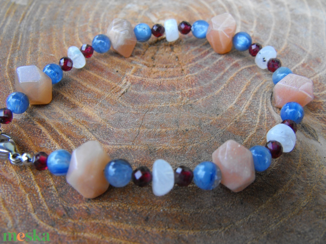 Kianit, napkő, holdkő, gránát karkötő - ékszer - karkötő - ásványkarkötő - Meska.hu