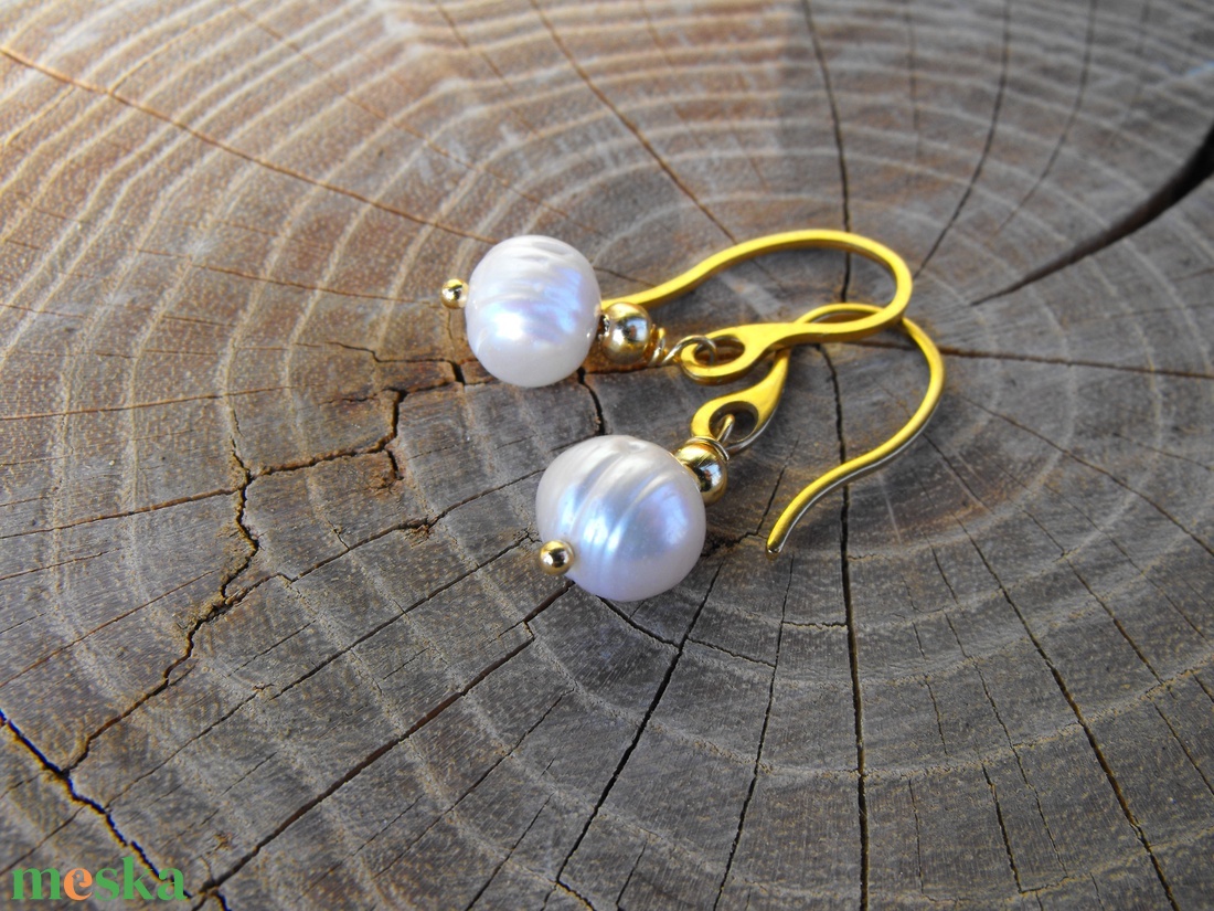 Fehér tenyésztett gyöngy  acél fülbevaló - ékszer - fülbevaló - lógó fülbevaló - Meska.hu