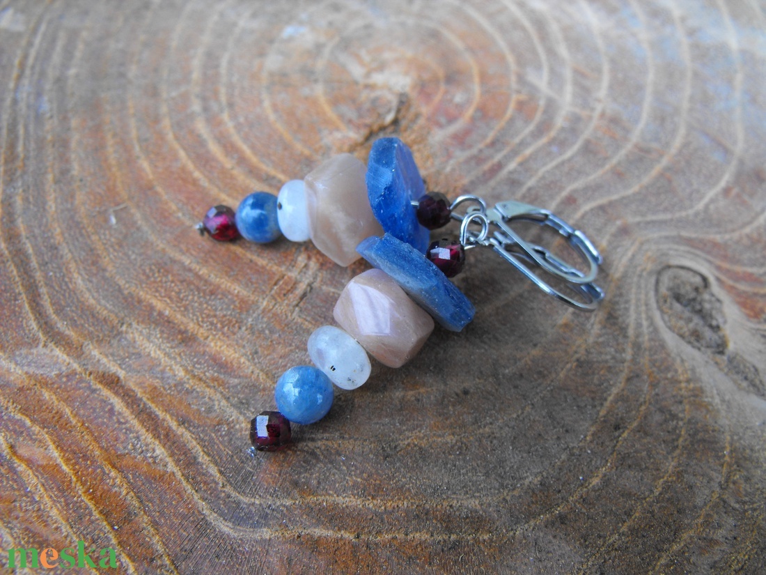 Kianit, napkő, gránát, holdkő torony fülbevaló - ékszer - fülbevaló - lógó fülbevaló - Meska.hu