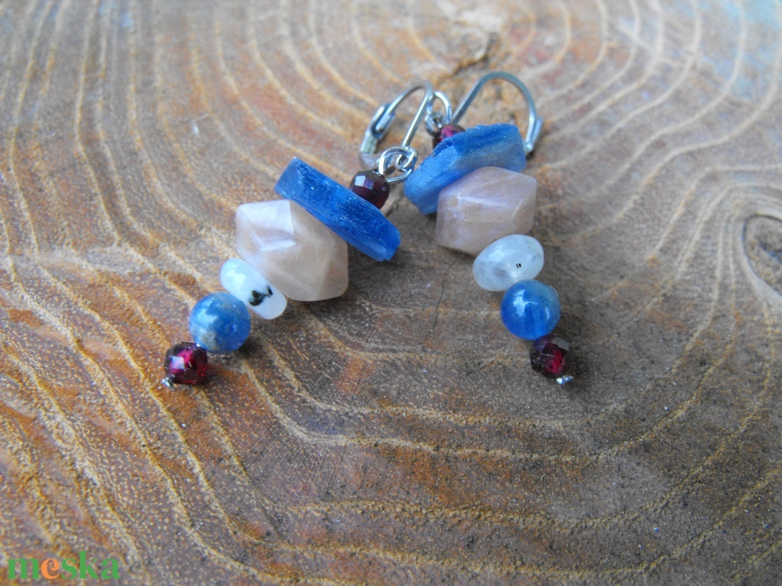 Kianit, napkő, gránát, holdkő torony fülbevaló - ékszer - fülbevaló - lógó fülbevaló - Meska.hu