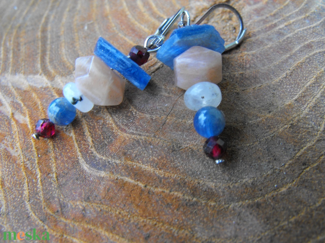Kianit, napkő, gránát, holdkő torony fülbevaló - ékszer - fülbevaló - lógó fülbevaló - Meska.hu