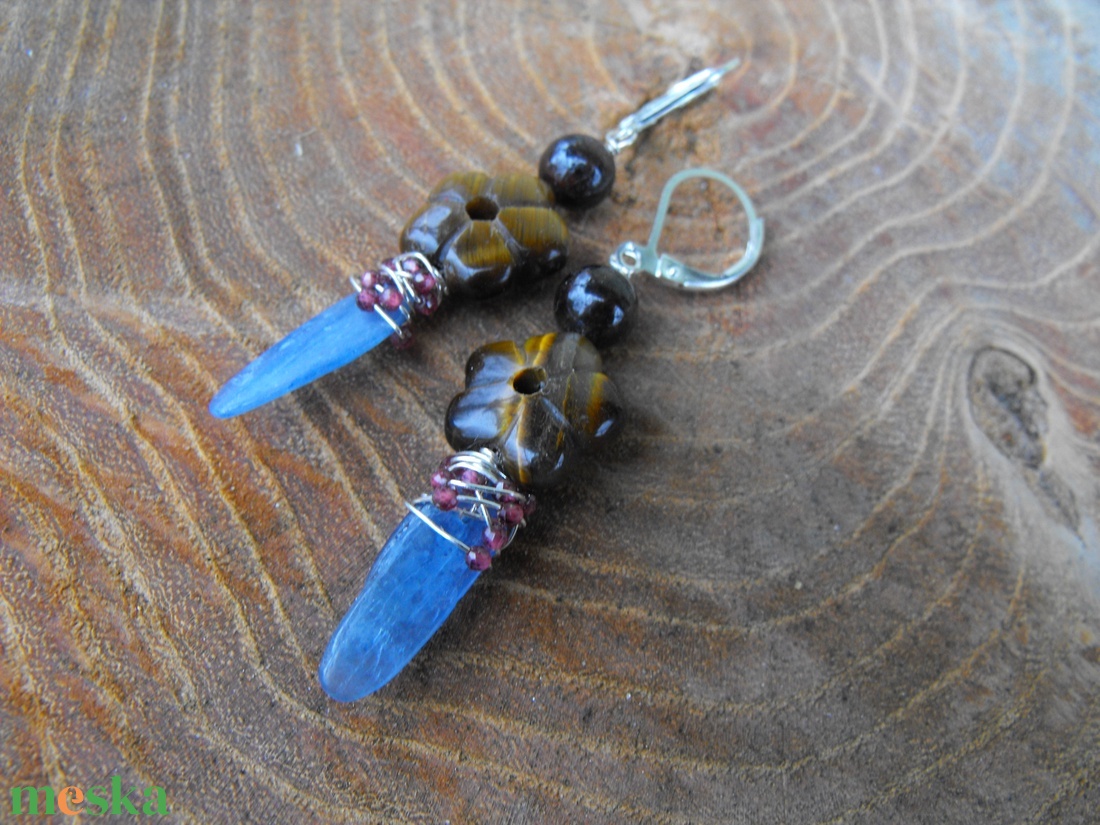 Kusza virágos kianit fülbevaló - ékszer - fülbevaló - lógó fülbevaló - Meska.hu