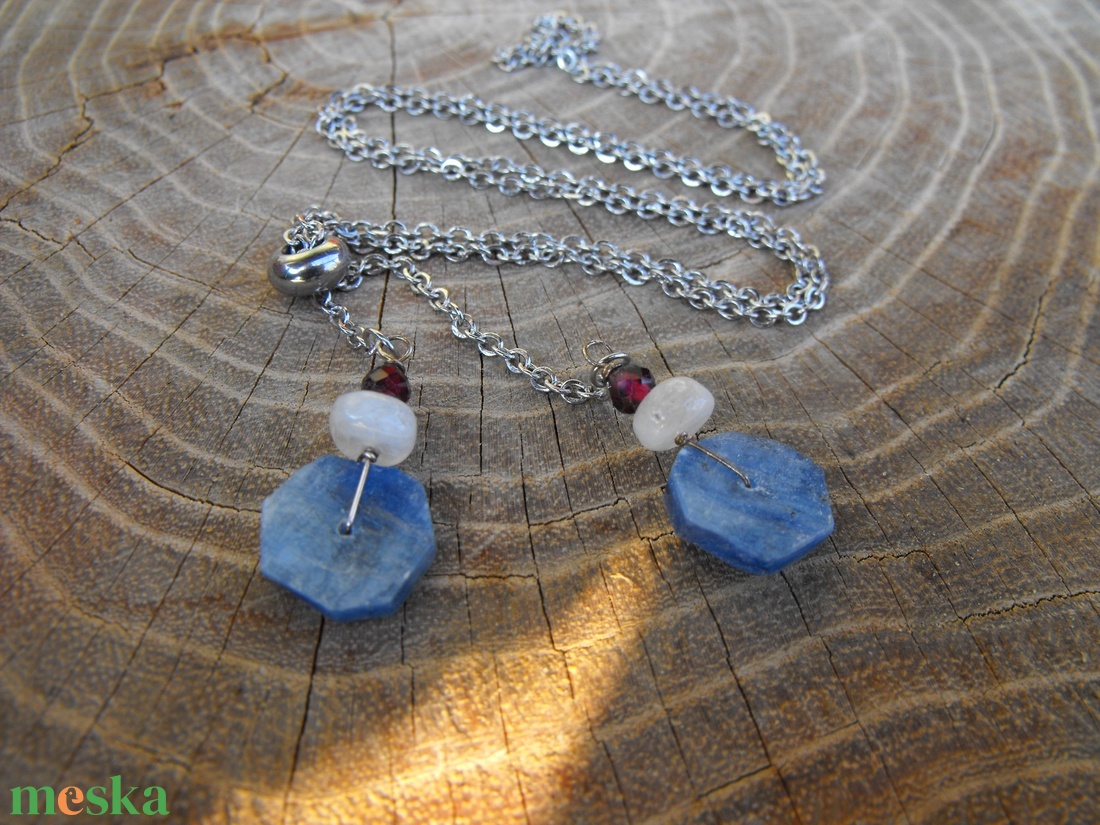 Kianit, holdkő, gránát nyaklánc  - esküvő - ékszer - nyaklánc - Meska.hu