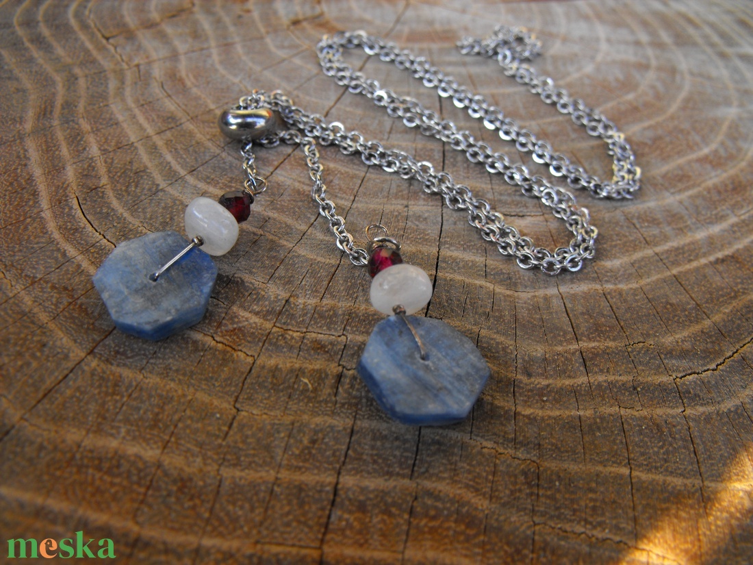 Kianit, holdkő, gránát nyaklánc  - esküvő - ékszer - nyaklánc - Meska.hu