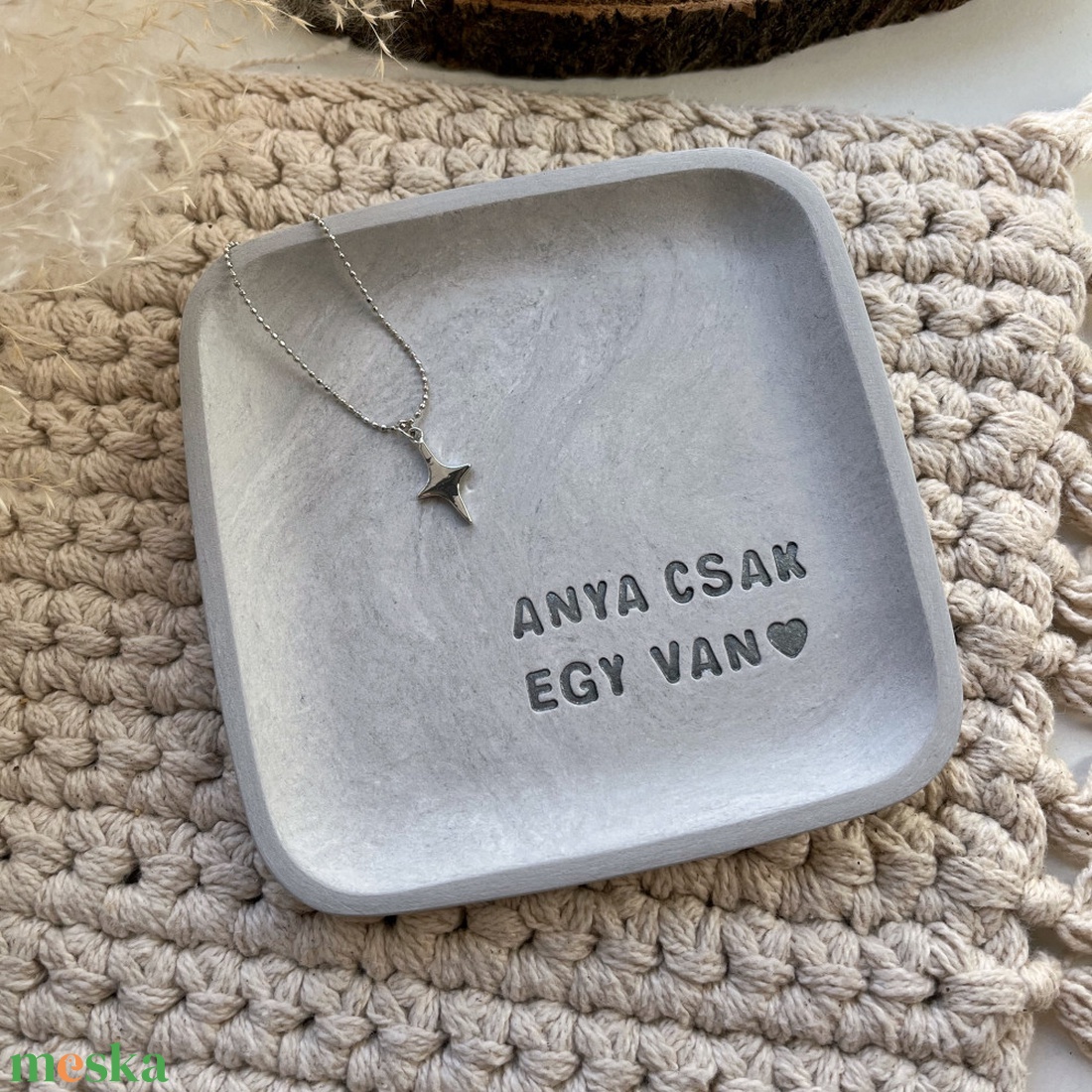 ANYA CSAK EGY VAN - Közepes ékszertartó tálka - esküvő - emlék & ajándék - szülőköszöntő ajándék - Meska.hu ANYA CSAK EGY VAN - Közepes ékszertartó tálka - esküvő - emlék & ajándék - szülőköszöntő ajándék - Meska.hu