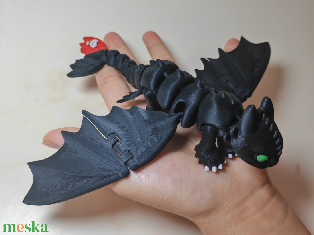 Toothless Night Fury és Light Fury � Mozgatható artikulált sárkány figura 16x21 cm - otthon & életmód - dekoráció - dekoratív figurák és szobrok - Meska.hu