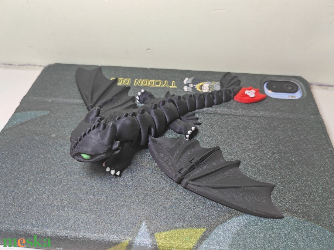 Toothless Night Fury és Light Fury � Mozgatható artikulált sárkány figura 16x21 cm - otthon & életmód - dekoráció - dekoratív figurák és szobrok - Meska.hu