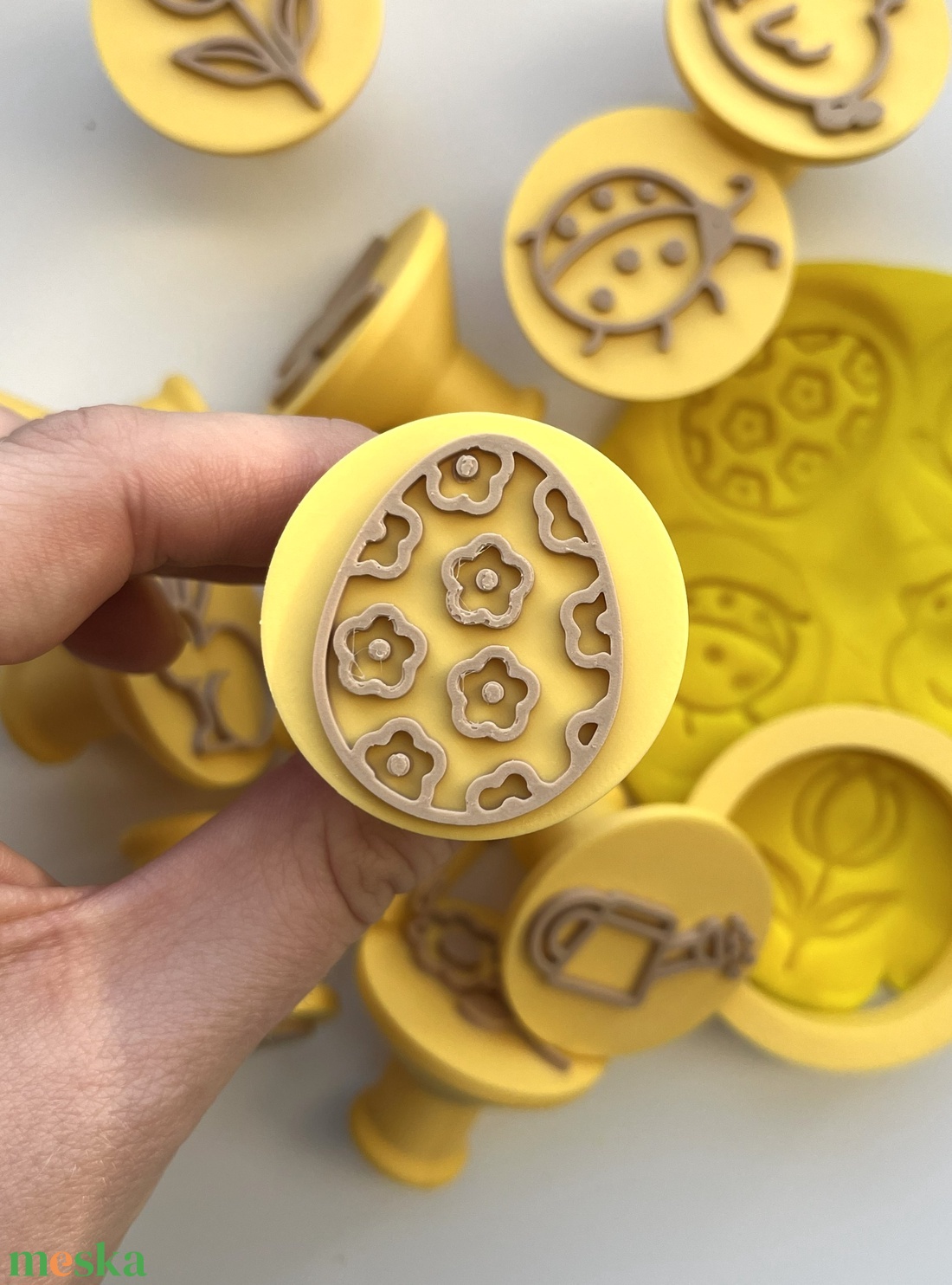 Tavaszi Húsvéti Gyurma Bélyegző  és Sütikiszúró Készlet � Nyuszi, Csibe, Pillangó, Katica és több � 12 darabos - ünnepi díszek, dekorációk - húsvéti díszek és dekorációk - húsvéti sütikiszúró - Meska.hu