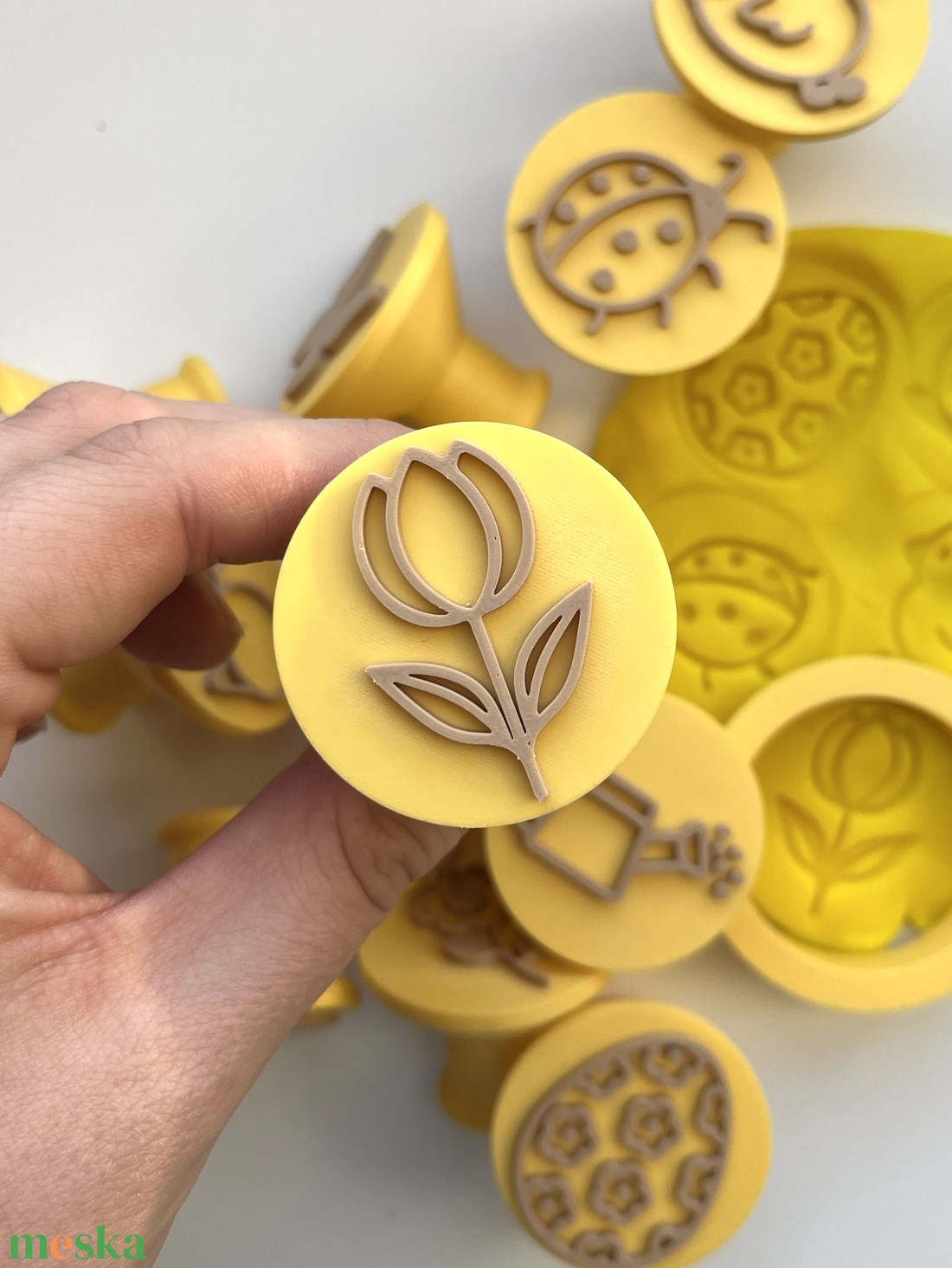 Tavaszi Húsvéti Gyurma Bélyegző  és Sütikiszúró Készlet � Nyuszi, Csibe, Pillangó, Katica és több � 12 darabos - ünnepi díszek, dekorációk - húsvéti díszek és dekorációk - húsvéti sütikiszúró - Meska.hu