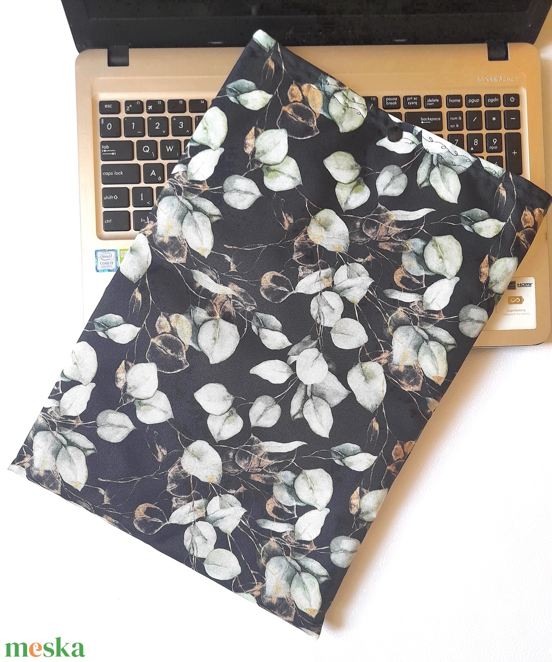 Vízhatlan laptop védő tok, eukaliptusz levél, laptoptok, laptoptartó - táska & tok - laptoptáska, laptop hátizsák - Meska.hu Vízhatlan laptop védő tok, eukaliptusz levél, laptoptok, laptoptartó - táska & tok - laptoptáska, laptop hátizsák - Meska.hu