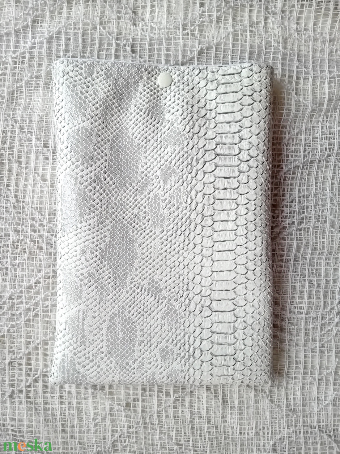 Kobra mintás textilbőr könyvtok, tablet vagy e-book tok, fehér-szürke, elegáns - könyv & zene - könyvtok - Meska.hu