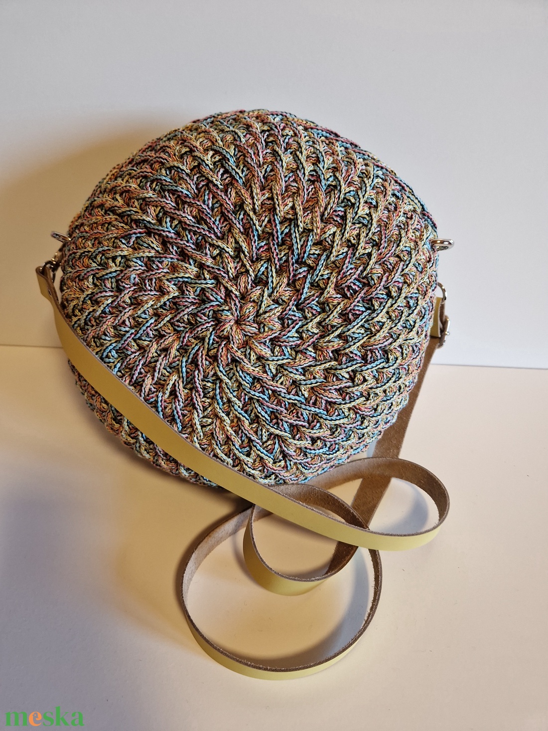 Kézzel horgolt crossbody körtáska - táska & tok - kézitáska & válltáska - vállon átvethető táska - Meska.hu