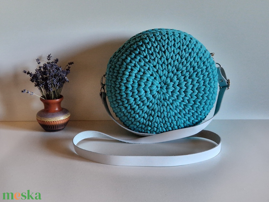 Horgolt crossbody körtáska - táska & tok - kézitáska & válltáska - vállon átvethető táska - Meska.hu
