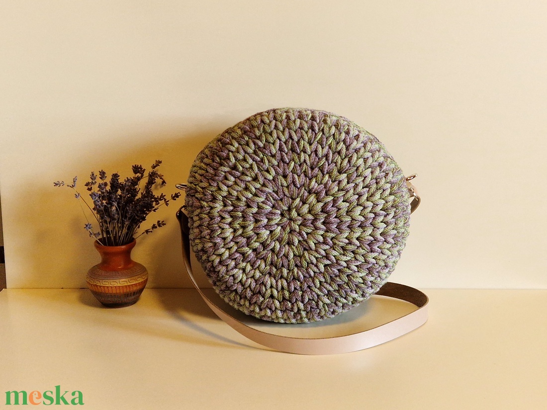 Horgolt crossbody körtáska - táska & tok - kézitáska & válltáska - vállon átvethető táska - Meska.hu