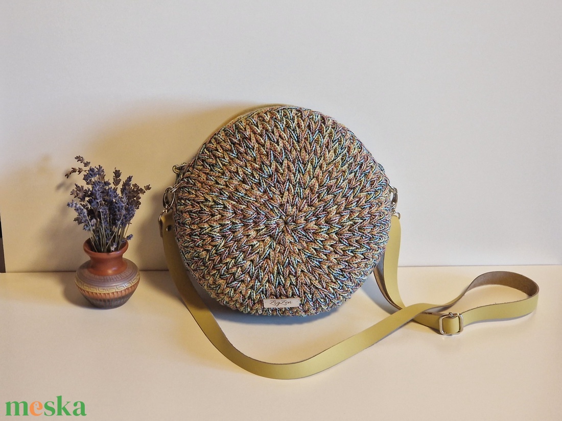 Horgolt crossbody körtáska - táska & tok - kézitáska & válltáska - vállon átvethető táska - Meska.hu