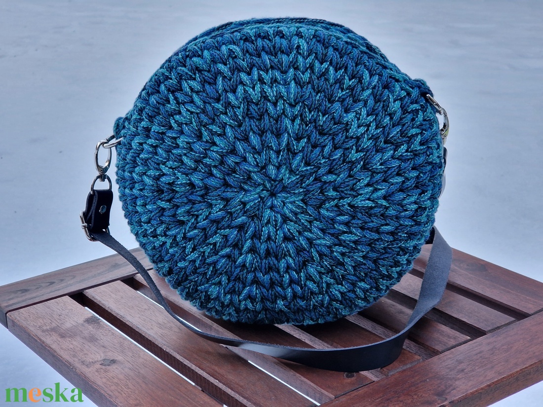 Horgolt crossbody körtáska - táska & tok - kézitáska & válltáska - vállon átvethető táska - Meska.hu