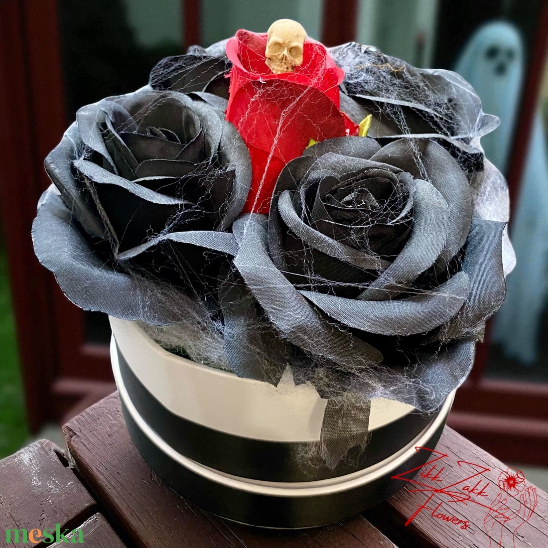 Fekete rózsás Halloween doboz - otthon & életmód - dekoráció - halloween - halloweeni asztaldísz - Meska.hu