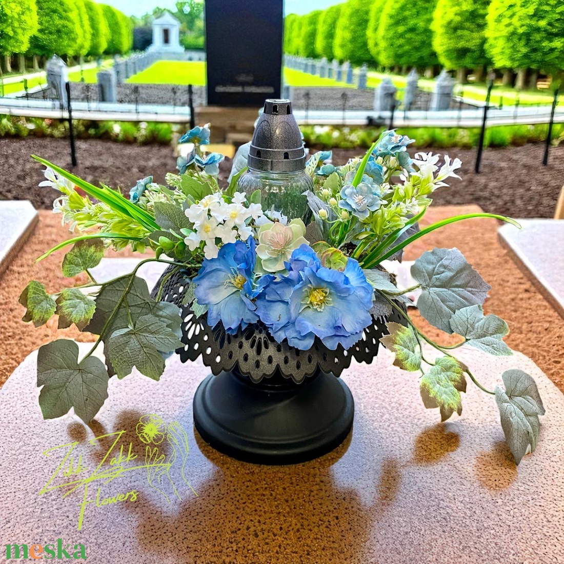 Kék virágdísz mécsessel � elegáns kegyeleti kompozíció - otthon & életmód - vallás - temetkezési tárgy - sírkoszorú, kegyeleti koszorú - Meska.hu