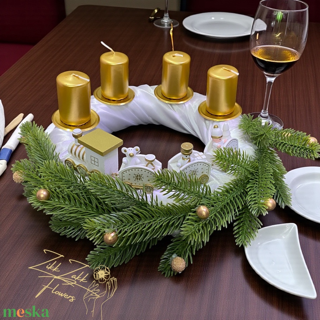 Adventi Koszorú  Fehér-Arany Vonatos Díszítéssel - karácsony - adventi díszek - adventi koszorú - Meska.hu