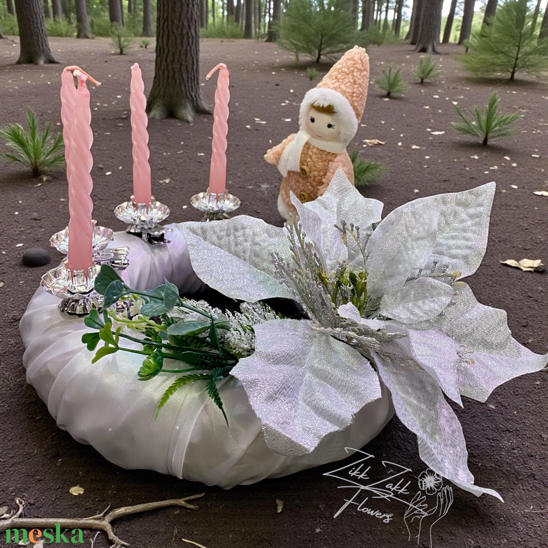 Adventi koszorú  Rózsaszín gyertyákkal és ezüst mikulánykával - karácsony - adventi díszek - adventi koszorú - Meska.hu